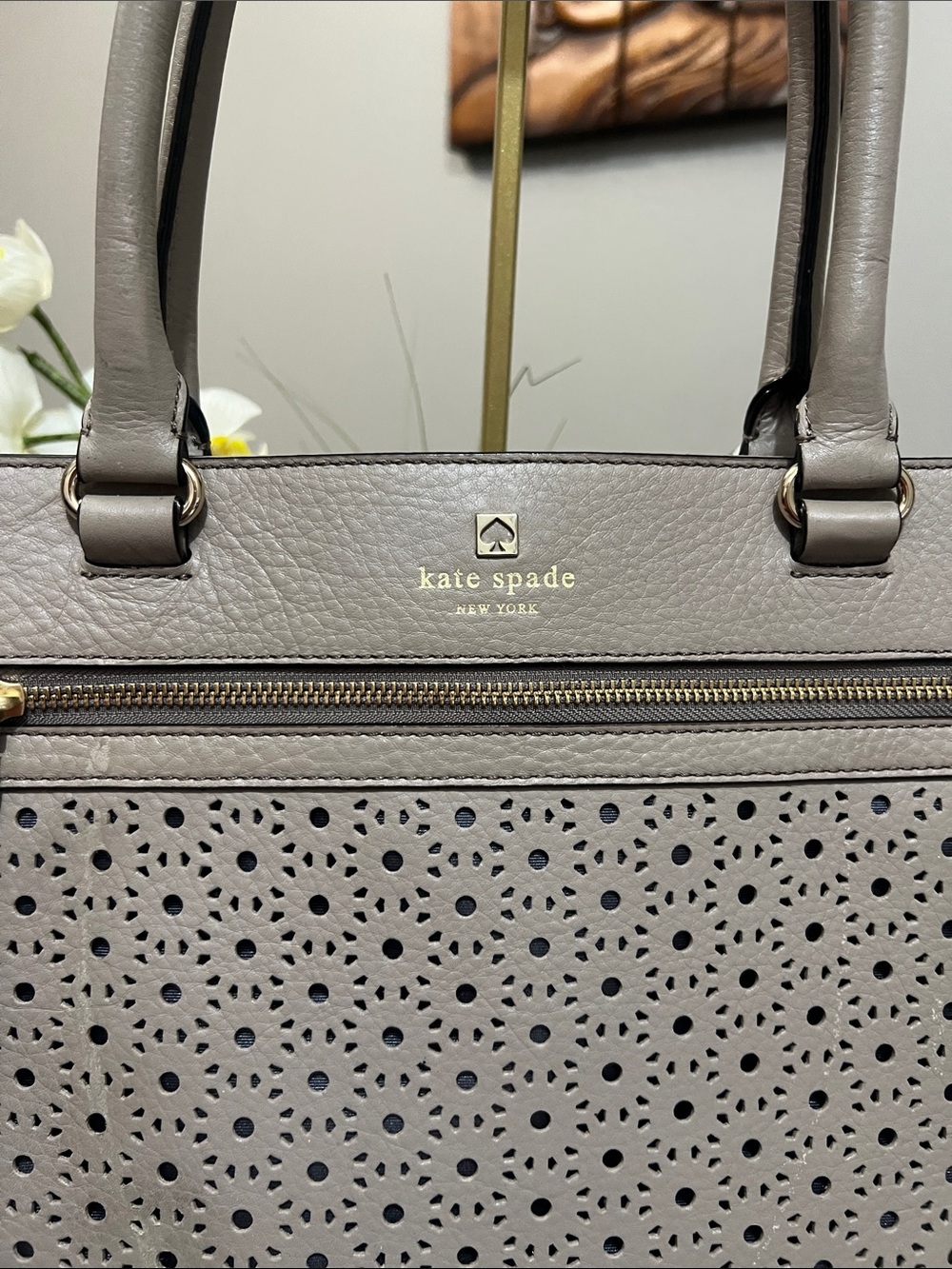 Kate Spade Perri Lane Bubbles Beige Leather Tote EUC retail $478 - Picture 2 of 7